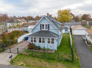 11 Mary St, Springfield, MA 01118