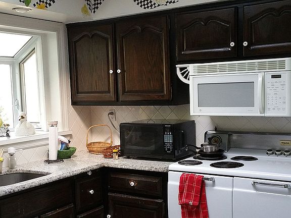 2nd image of 86 Brentwood Ln