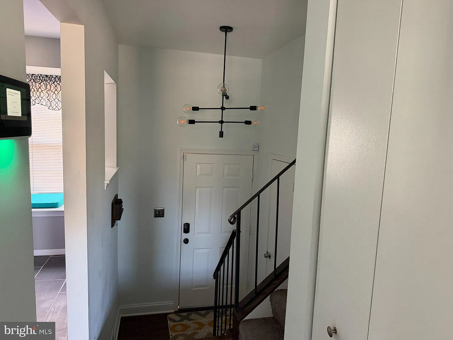 3 bed, 3.0 bath, 1080 sqft, $2,600 — Photo 3