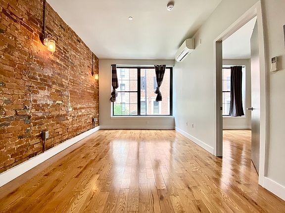 2nd image of 72 Willoughby St #D3
