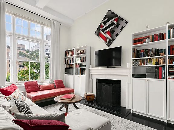 3rd image of 170 E 78th St APT 8F