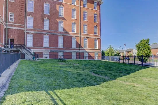 2 bed, 1386 sqft, $1,895 — Photo 2