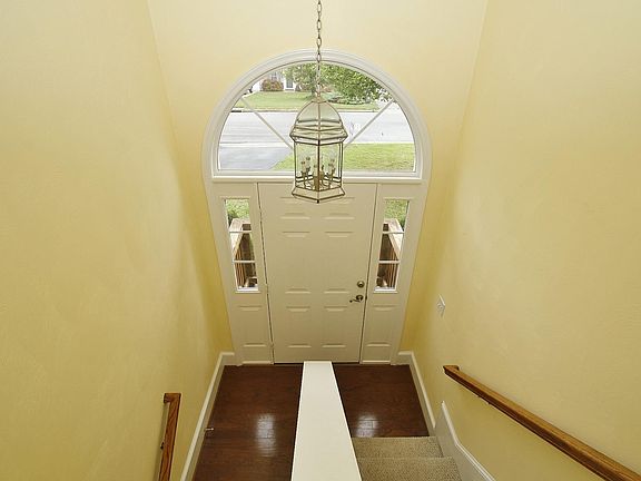 3rd image of 4858 Golfview Dr