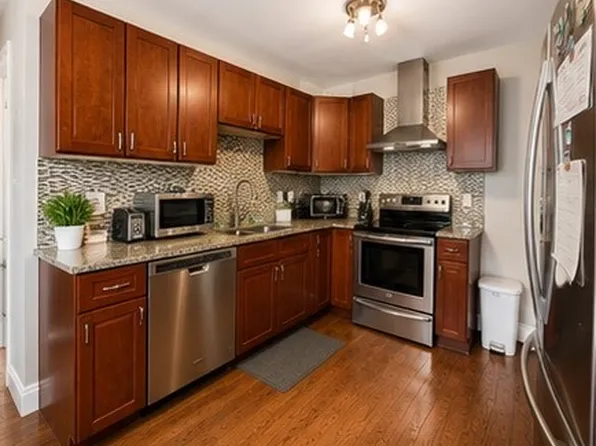 133 Warren St APT 1, Watertown, MA 02472