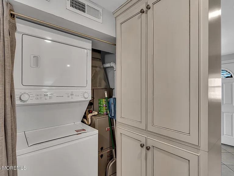 21 E Bay Way — Photo 9