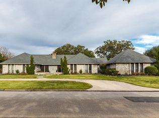 2241 Lake Forrest Dr, West Columbia, TX 77486