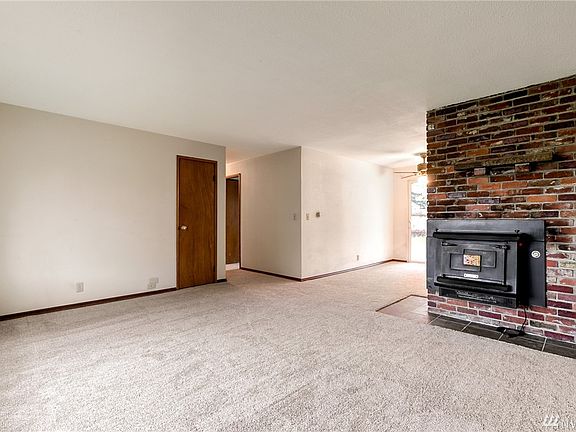 4th image of 4584 43rd St NE