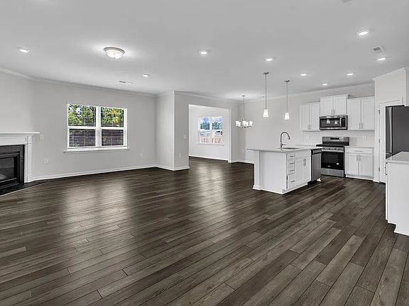 4th image of 2307 Bethpage Dr