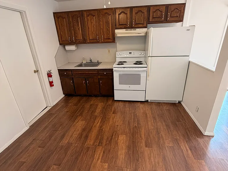 994 Old Medford Ave — Photo 5