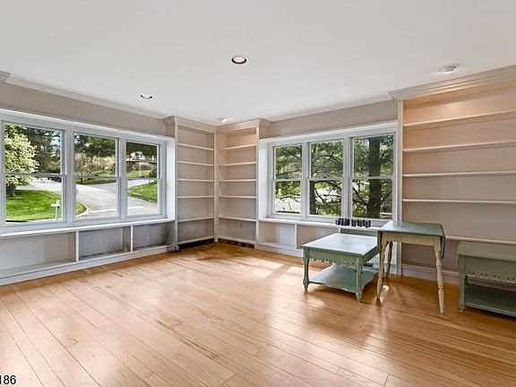 3rd image of 159 Mcgregor Ave