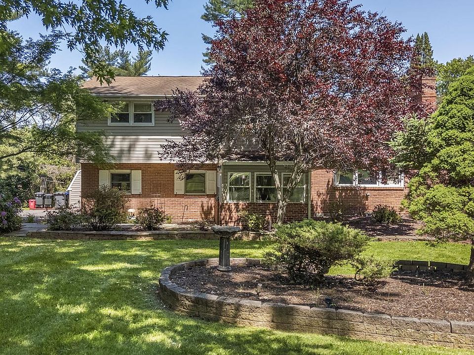 1st image of 1253 Surrey Rd