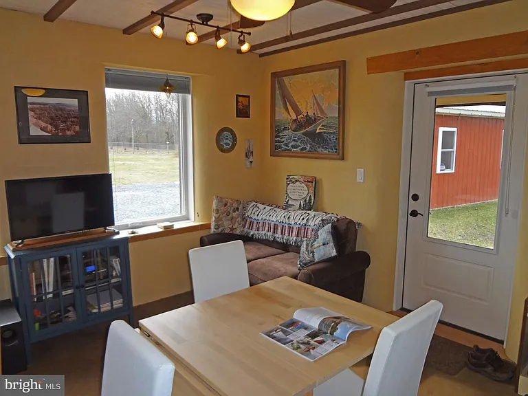 309 Windsor Ave — Photo 4