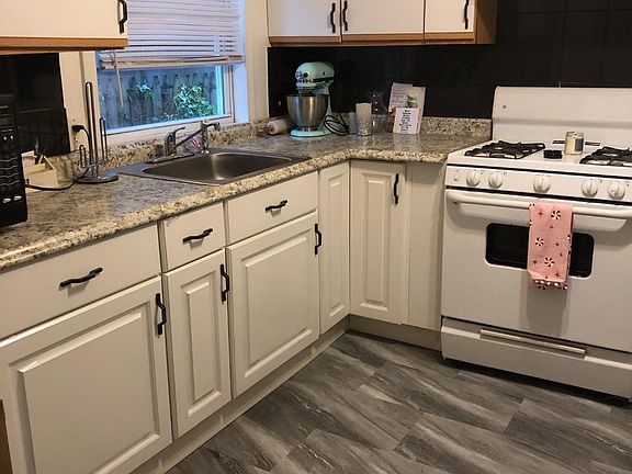 4th image of 106 Lake Ave Side 5