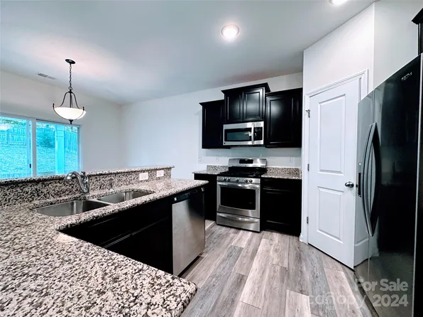 3119 Berry Creek Rd, Charlotte, NC 28214