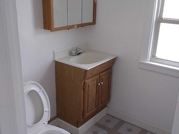 Window in bathroom (complete privacy)