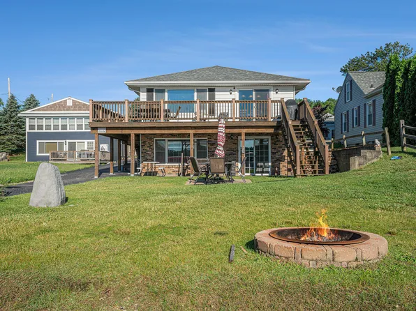 50151 Sister Lakes Rd, Dowagiac, MI 49047
