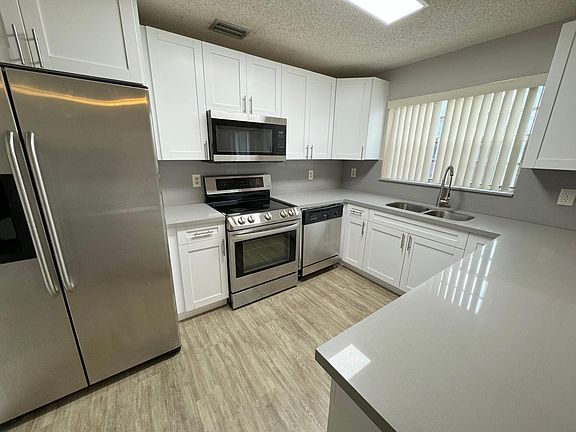 5th image of 802 NW 28th Ave