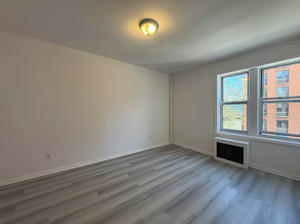 3620 Parsons Blvd APT 5B, Flushing, NY 11354