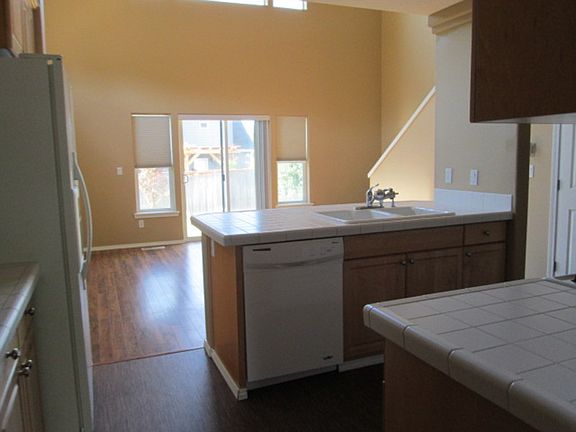 3rd image of 518 Cameo Dr