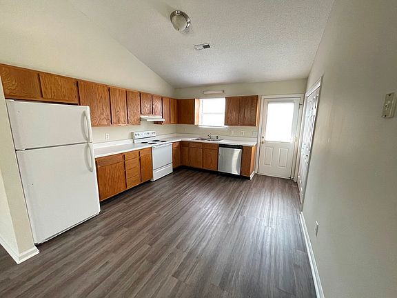 5th image of 237 Wyndham Cir #B