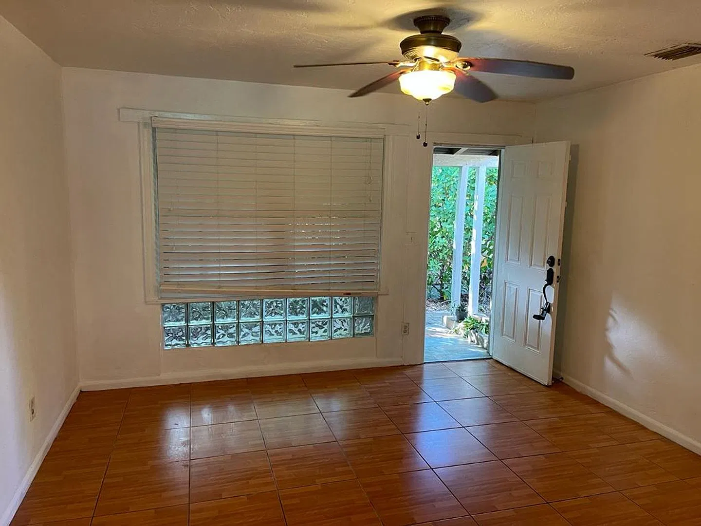 2/1 nice apt, duplex — Photo 2