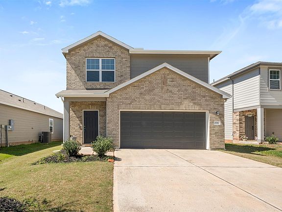 2nd image of 674 Amesbury Rd