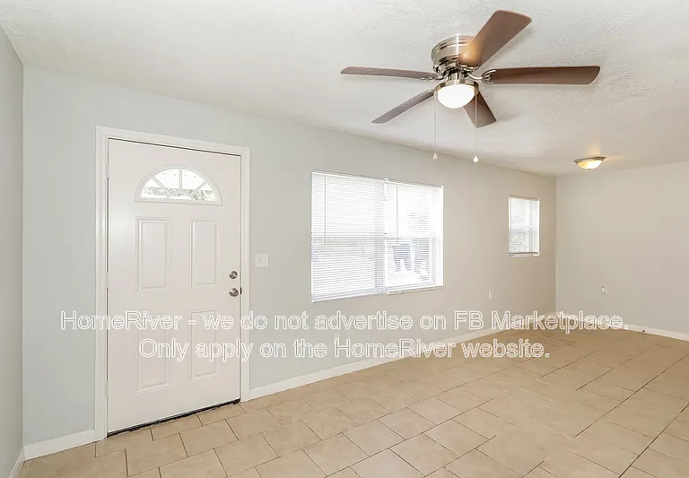 705 W 9th St — Photo 2