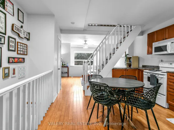 1060 Dundas St W, Toronto, ON M6J 1W8