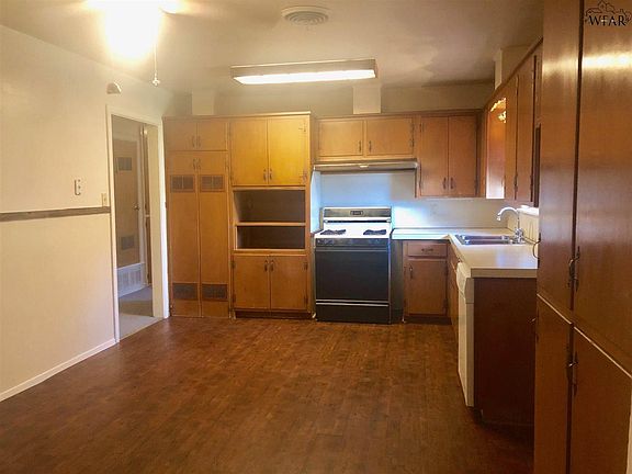 3rd image of 4947 S Lake Park Dr