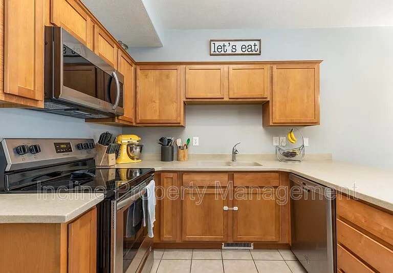 176 N 570th St E — Photo 5