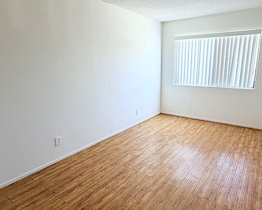 4th image of 815 S Ardmore Ave APT 202