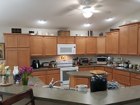 4th image of 1057 Becker Ave