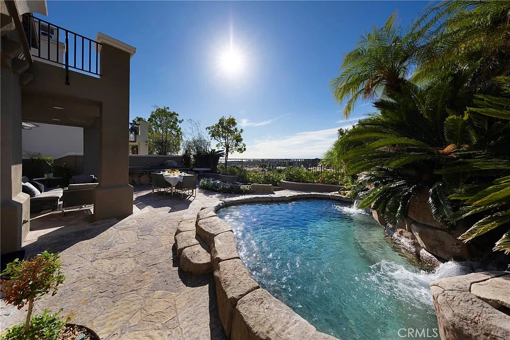3 bed, 3000 sqft, $13,995 — Photo 1