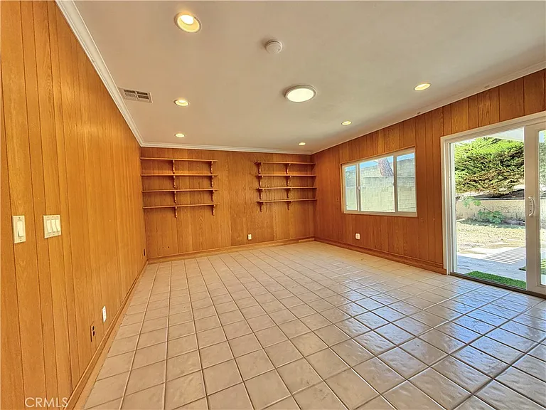 20007 Mildred Ave — Photo 4
