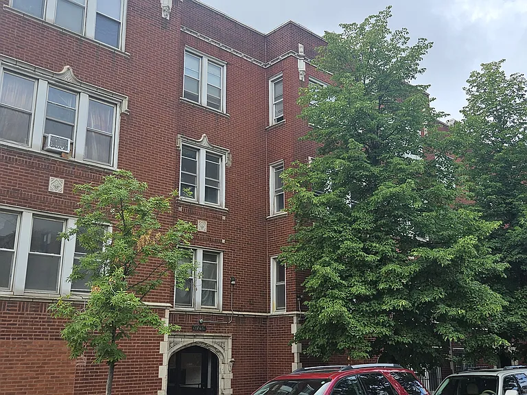 5735 W Washington — Photo 1