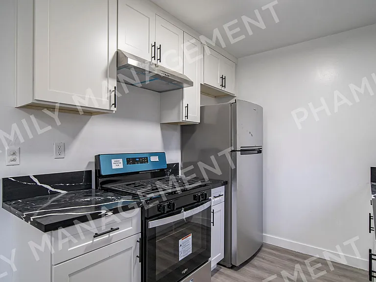475 S Los Robles Ave #16 — Photo 6