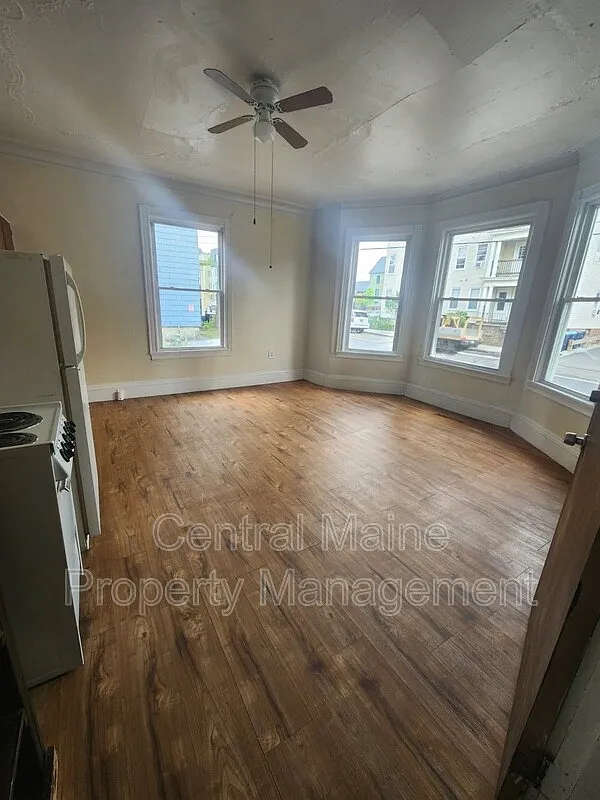 Studio, 1.0 bath, 250 sqft, $850 — Photo 3