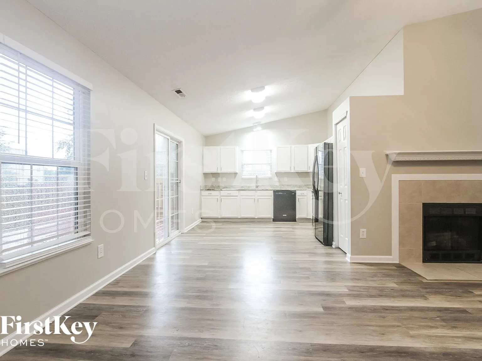 3 bed, 2.0 bath, 1410 sqft, $1,995 — Photo 4