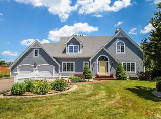3 Carriage Dr, Cromwell, CT 06416