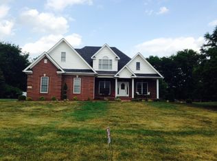 910 Hunters Pointe Ln, Bowling Green, KY 42104