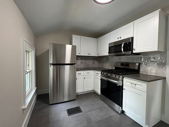 5th image of 2537 SE 33rd Pl