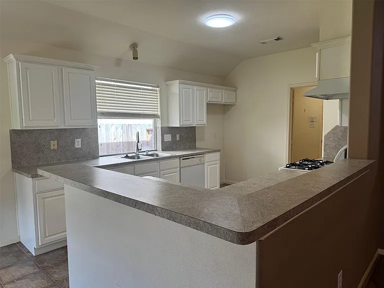 12918 Stratford Mill Ln — Photo 7