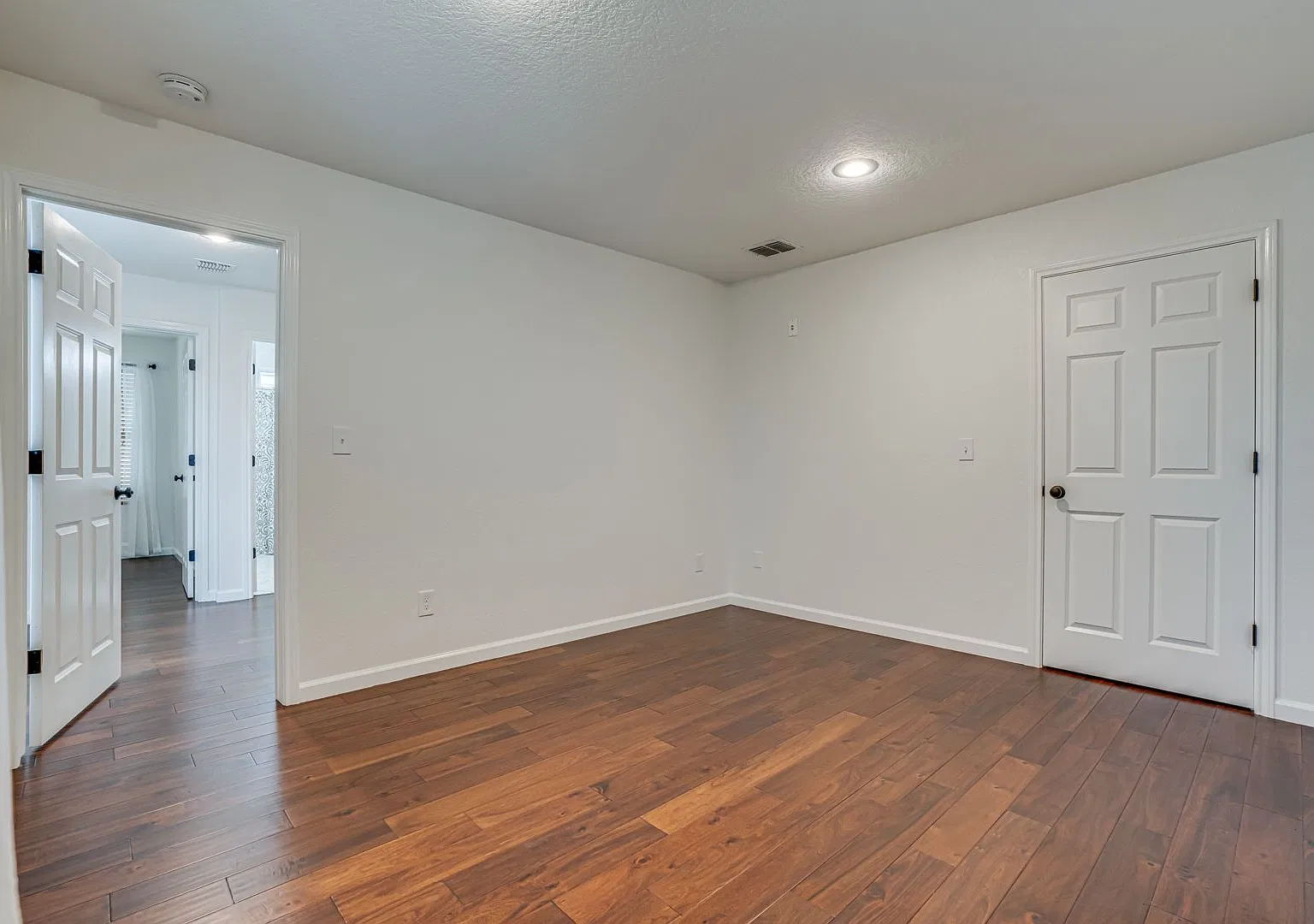 4 bed, 2.5 bath, 1928 sqft, $2,500 — Photo 3