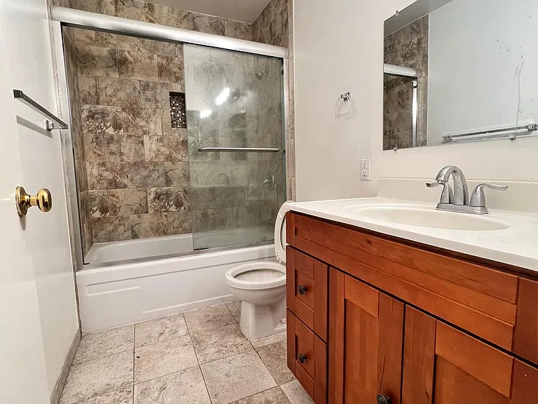 607 Sylvan St #4 — Photo 7