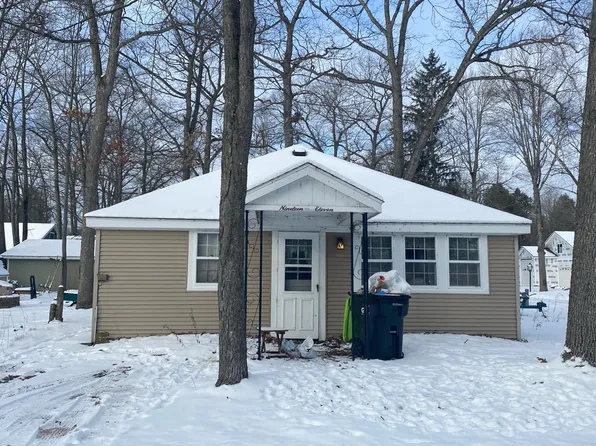 1911 Treasure Blvd, Roscommon, MI 48653
