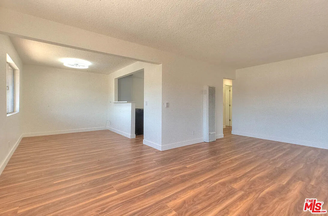 2 bed, 1.0 bath, 900 sqft, $2,695 — Photo 2