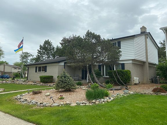 2nd image of 7546 Emerson Dr