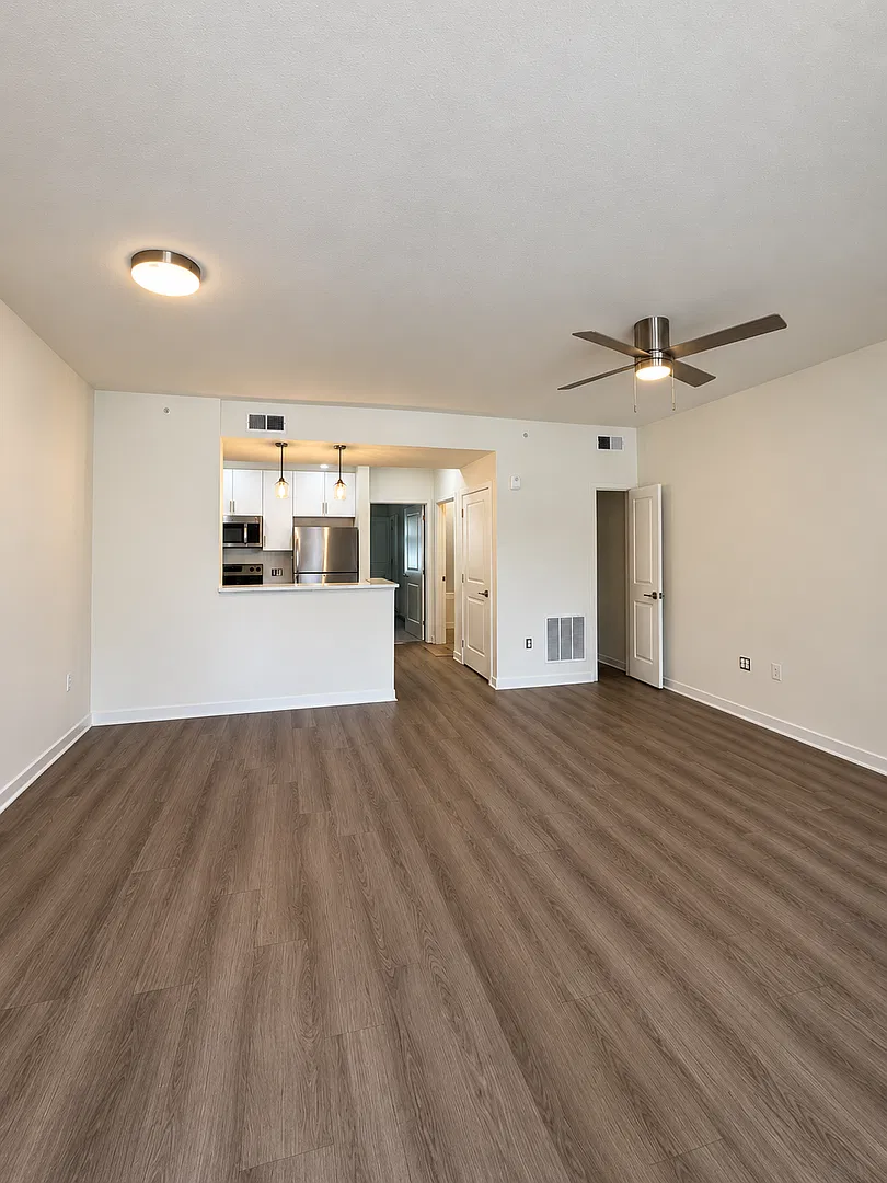 1604 W 5th St. Apartments — Photo 4