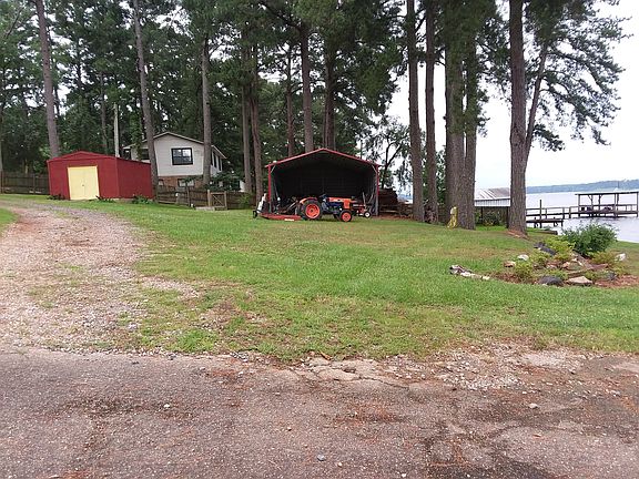 shed and building 