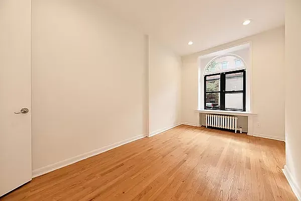 Rented by Buchbinder & Warren | media 17